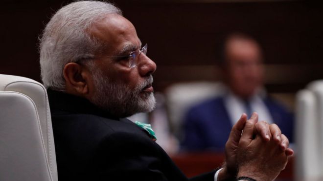 பண மதிப்பிழப்பு: 'ஒரு தரைவிரிப்பு குண்டுவீச்சு'