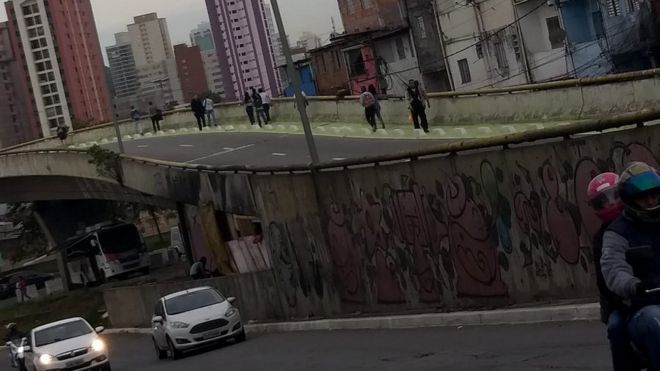 Viaduto próximo à favela de Heliópolis