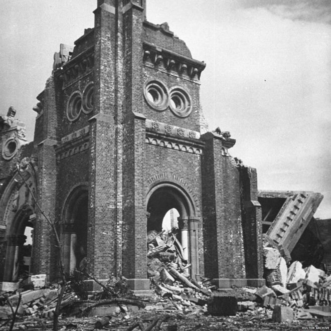 Римско-католический собор разрушен после того, как атомная бомба была сброшена 8 августа 1945 года в Нагасаки, Япония