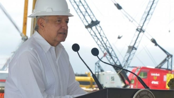 AMLO visitó este sábado un complejo petroquímico en Veracruz.