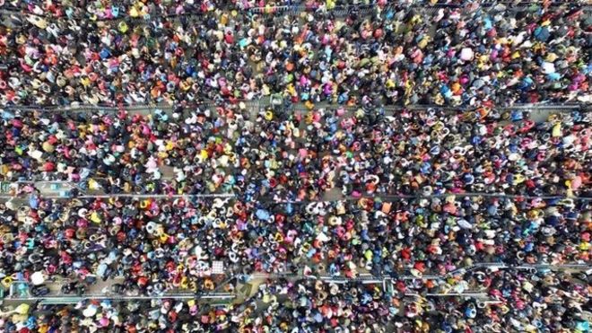 Crowds at Guangzhou train station