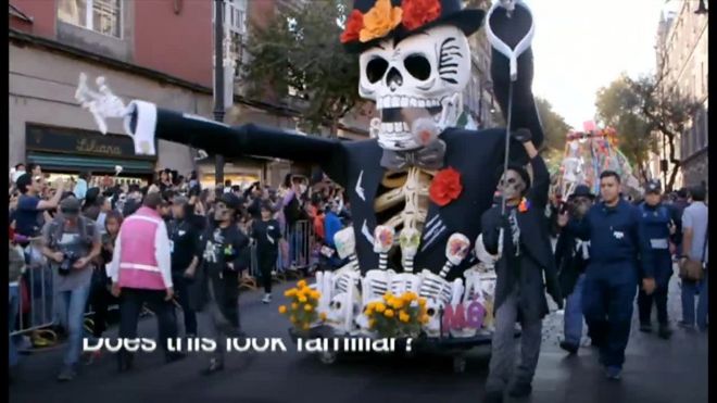 このほどメキシコシティで「死者の日」を祝う仮装パレードが行われた。