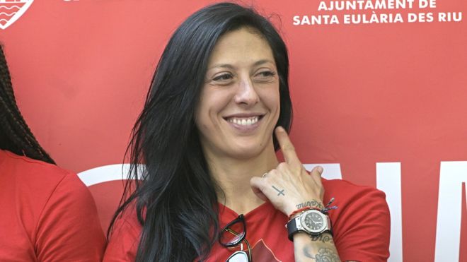 エルモソ選手、スペインサッカー連盟会長を告訴 W杯でのキスめぐり - BBCニュース