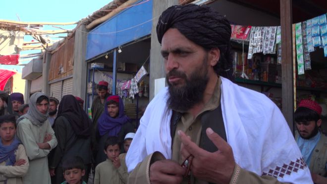 Haji Hekmat con un turbante negro