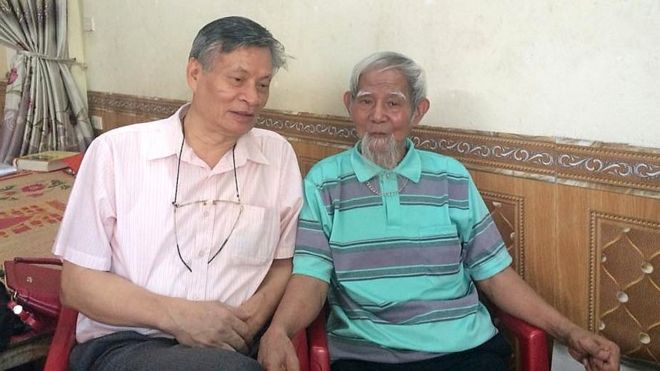 Tiến sỹ Nguyễn Quang A (trái) và ông Lê Đình Kình
