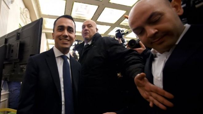 Лидер пятизвездочного лидера Луиджи Ди Майо (слева) в Риме. Фото: 5 марта