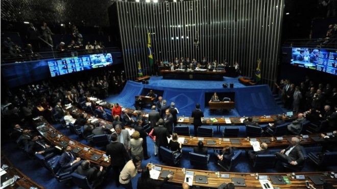 Фотография пленарного заседания Сената, сделанного во время голосования по импичменту против временно отстраненного Президента Дилмы Руссефф, в Сенате в Бразилиа, 31 августа 2016 года.