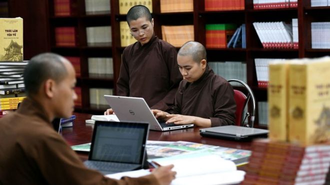 Vietnam, monks