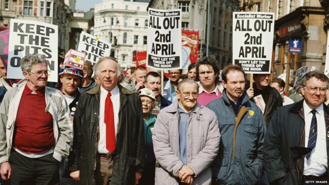 1992: Артур Скаргилл ведет марш через Лондон в знак протеста против закрытия шахты