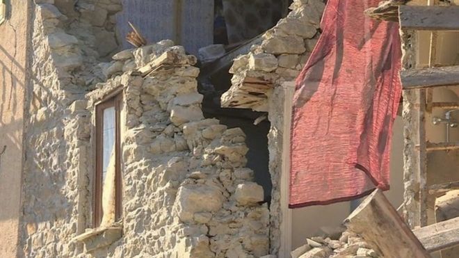 【イタリア地震】　村が山から滑り落ちた　不気味な静けさ