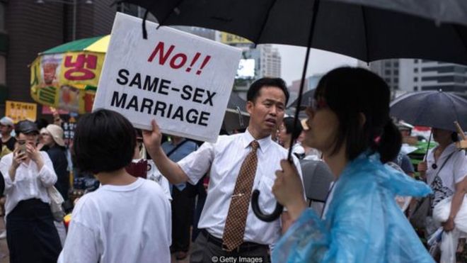 Một nhà hoạt động chống quyền của người đồng tính ở Seoul, Hàn Quốc.