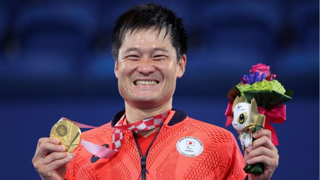 Tokyo 2020 Paralympic Games - Wheelchair Tennis - Medal Ceremony - Ariake Tennis Park, Tokyo, Japan - September 4, 2021. Gold medallist Shingo Kunieda of Japan poses on the podium REUTERS/Ivan Alvarado