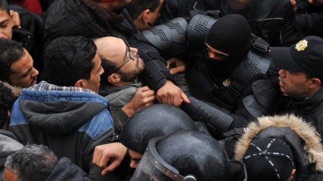 Tunisian security forces block access to government offices in scuffles between crowds