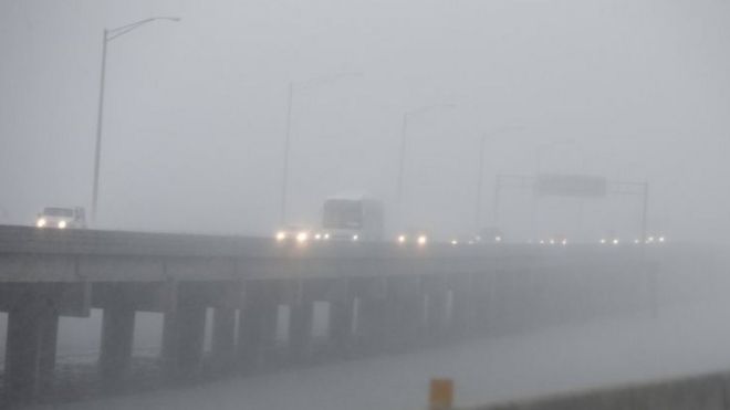 Traffic streams east over Mobile Bay as Hurricane Nate approaches the northern Gulf Coast in Mobile , Alabama. Photo: 7 October 2017