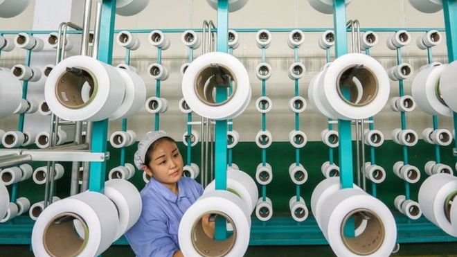 Trabajadora en una fábrica china.