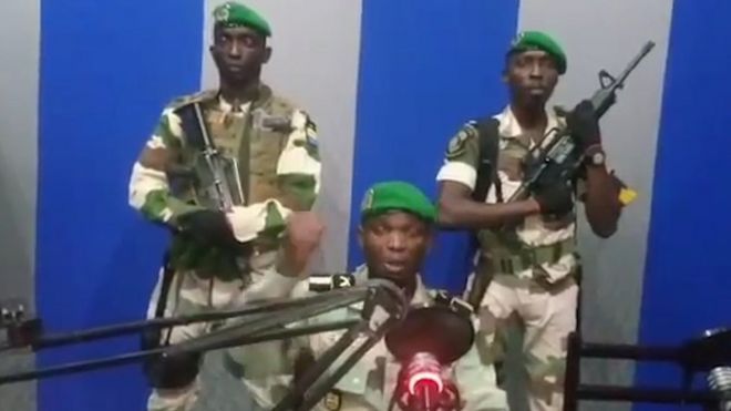 Солдаты объявляют государственный переворот на государственном телевидении