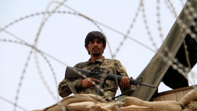 An Afghan soldier secures a military base after an attack by Taliban militants in Arghandab district of Kandahar (23 May 2017)