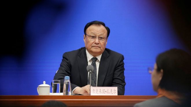 Шохрат Закир, заместитель секретаря комитета Коммунистической партии Синьцзяна Китая и председатель Синьцзян-Уйгурского автономного района, на пресс-конференции в Пекине