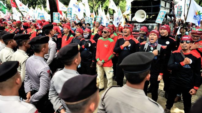 Трудовой митинг в Джакарте требует отмены налоговой амнистии. 29 сентября 2016