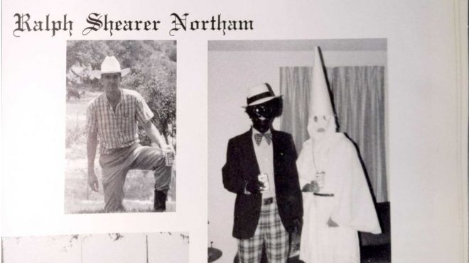 Страница Ральфа Нортхема в ежегоднике Медицинской школы Восточной Вирджинии за 1984 год, в которой он, как сообщается, появляется с черным лицом вместе с другом в костюме ККК