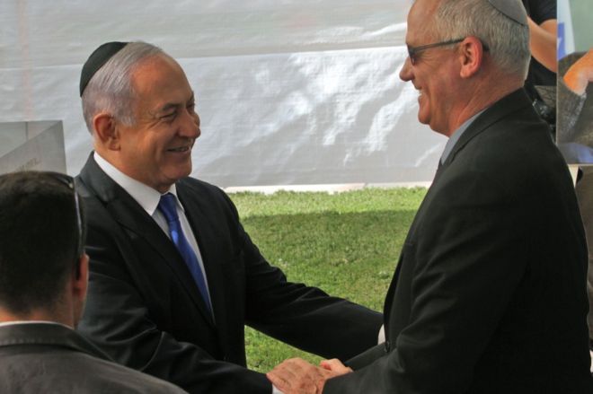 Benjamin Netanyahu (L) shakes hands with Benny Gantz at Mount Herzl in Jerusalem on 19 September 2019