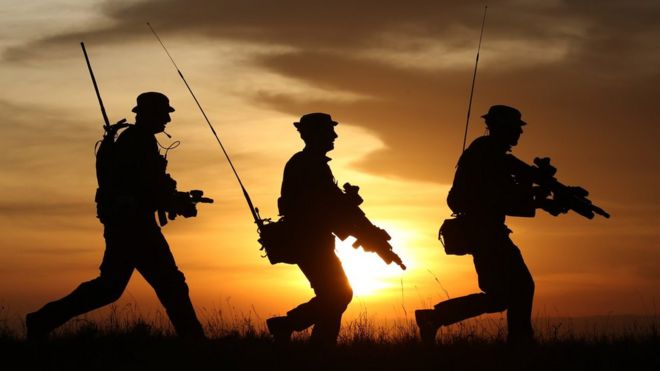 Британские солдаты патрулируют в 2015 году