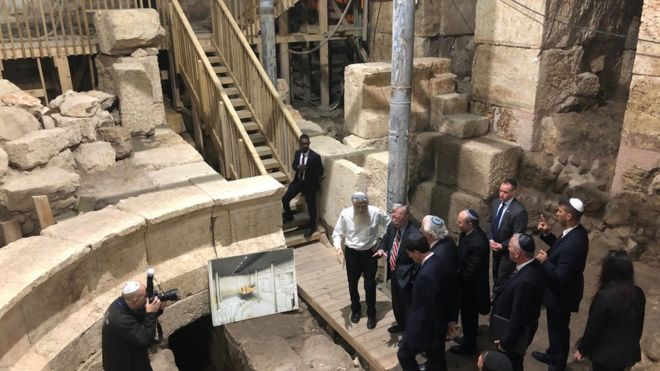 Джон Болтон посещает раскопки под туннелями Западной стены в старом городе Иерусалима 6 января 2019 года