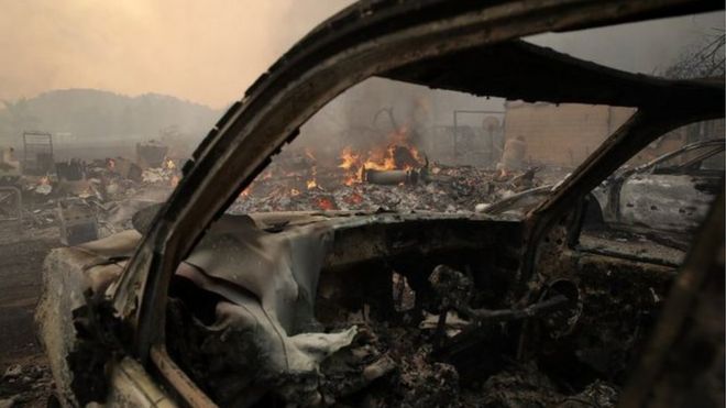 [صور] حرائق مدمرة في كاليفورنيا _98282545_7