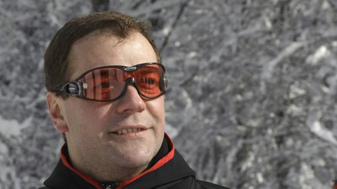 Дмитрйи Медведев на лыжах