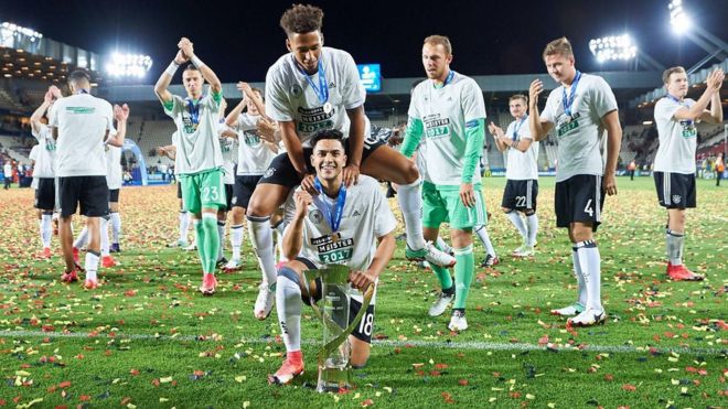 فوتبالیست افغان‌تبار با پیراهن تیم ملی آلمان قهرمان اروپا شد - BBC ...ندیم امیری اخیرا به مقام قهرمانی رقابت‌های جام ملت‌های اروپا دست پیدا کرد