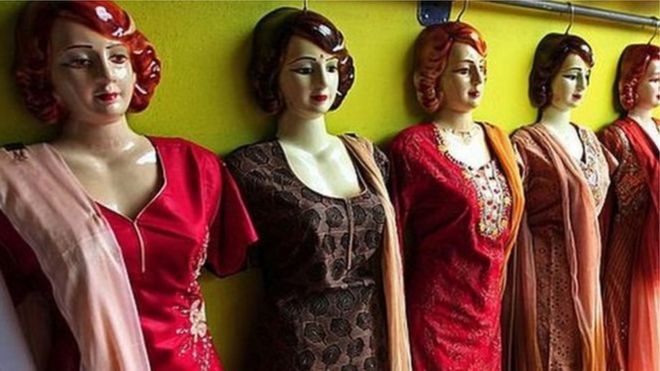 ஆடை அலங்கார பொம்மை