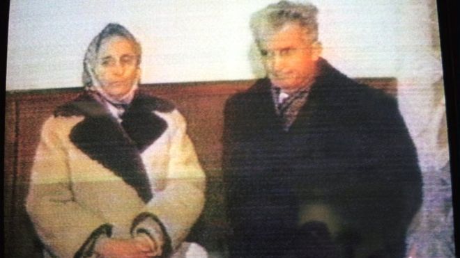Елена и Николае Чаушеску во время их итогового судебного разбирательства (телепередача, снятая 25 декабря 1989 года)