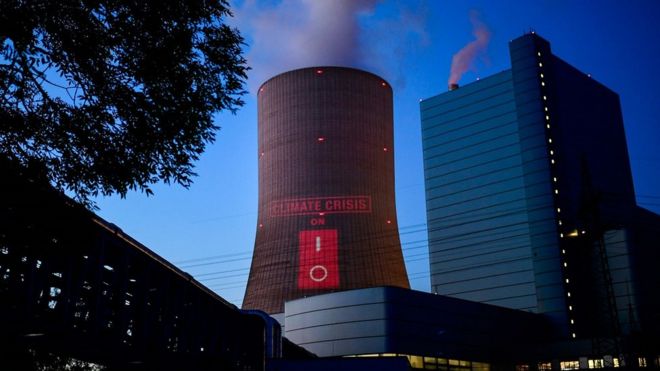 "Климатический кризис": проекция протеста на новой угольной станции в Даттельне