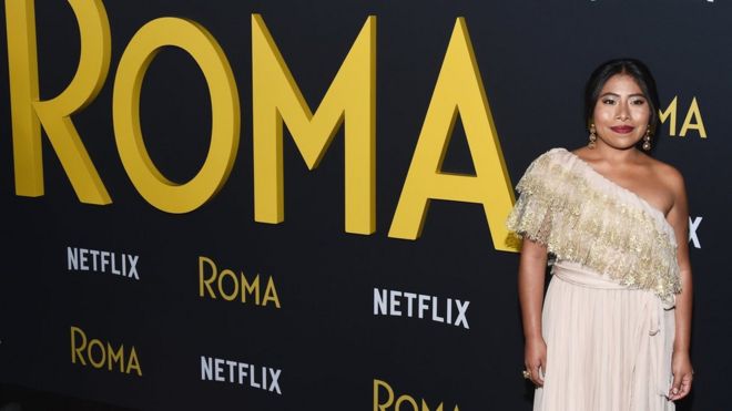 Glumica Jalica Aparisio stiže u Los Anđeles na premijeru filma "Roma" Alfonsa Kuarona u decembru 2018.