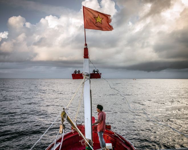 Во Ван Гиау, 42 года, направляется в Южно-Китайское море
