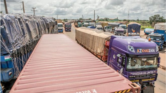 Camions à l'arrêt