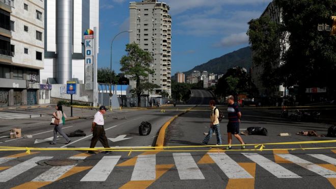 Algunos comercios en Caracas atendieron al paro convocado para este jueves por la oposición.