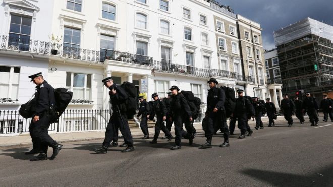 Полиция в Чепстоу-роуд, Лондон