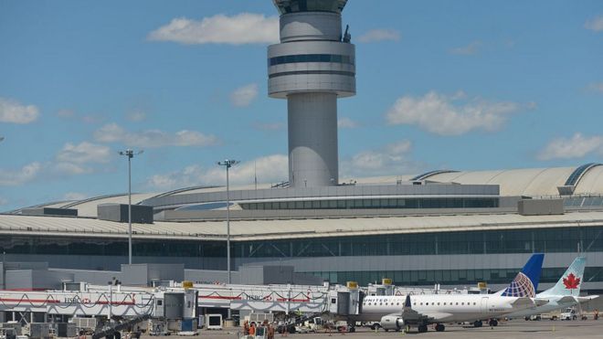 Вид на часть международного аэропорта Торонто Пирсон