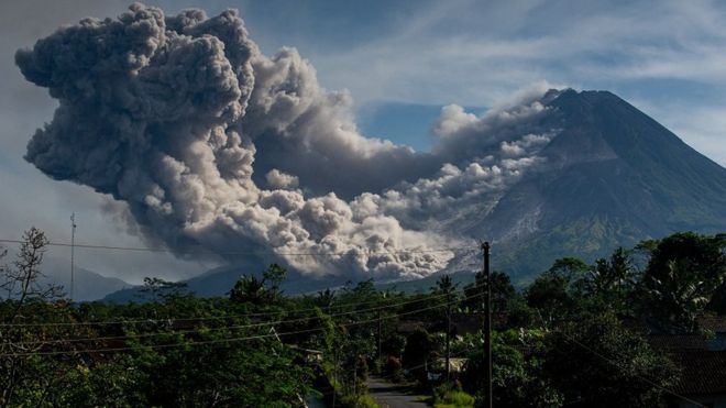 Gunung Semeru: Erupsi Terjadi Puluhan Kali, Status Dinaikkan Menjadi ...