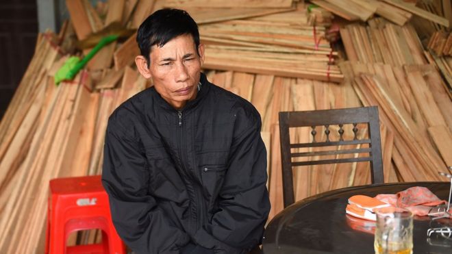 Ông Nguyễn Đình Gia, trú xã Thanh Lộc, huyện Can Lộc nói có con trai Nguyễn Đình Lượng (20 tuổi) tìm đường sang Anh