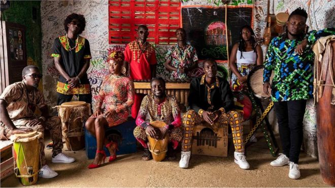 Le groupe de hip-hop afro-colombien Kombilesa Mi