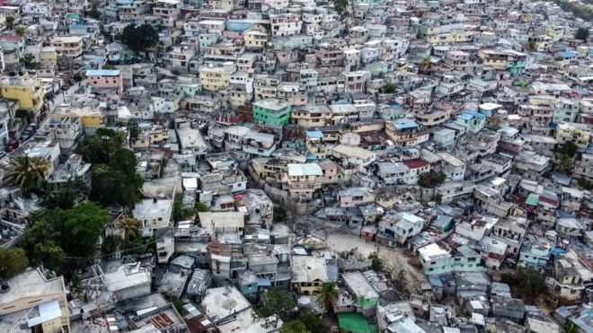 Vista aérea de la alta densidad de viviendas en el barrio de Jalousie en Port-au-Prince