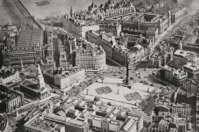 Вид с воздуха на Трафальгарскую площадь в 1923 году