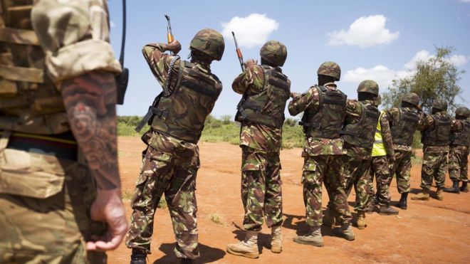 Шотландские войска тренируют кенийские войска для борьбы с безликим врагом