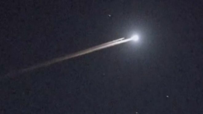 Жители американских штатов Юта и Калифорния, увидев в небе светящийся объект, приняли его за НЛО.