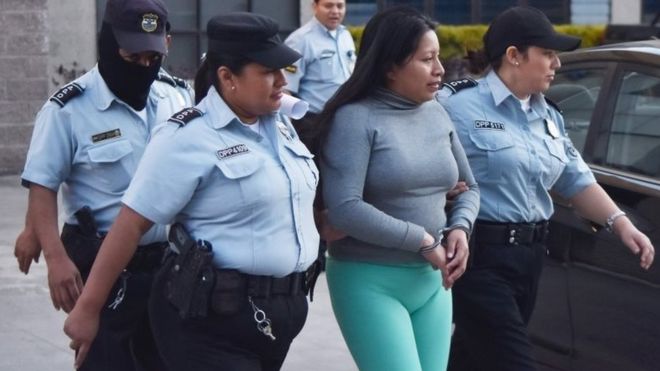 Теодора Васкесат завершила слушание по поводу пересмотра приговора 2008 года в Сан-Сальвадоре 13 декабря 2017 года
