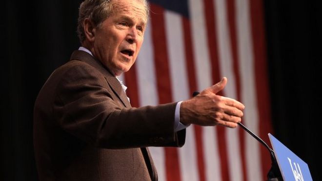 Президент Джордж Буш, выступая перед толпой