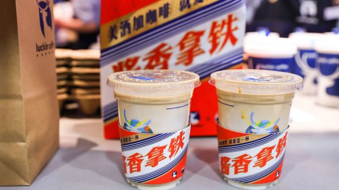 「中國星巴克」瑞幸咖啡聯名茅台酒推出「醬香拿鐵」引熱議