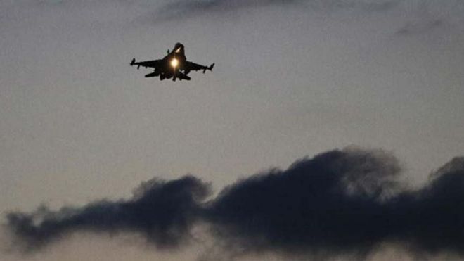 Kuzey Irak'taki hedefleri bombalayan bir Türk uçağı